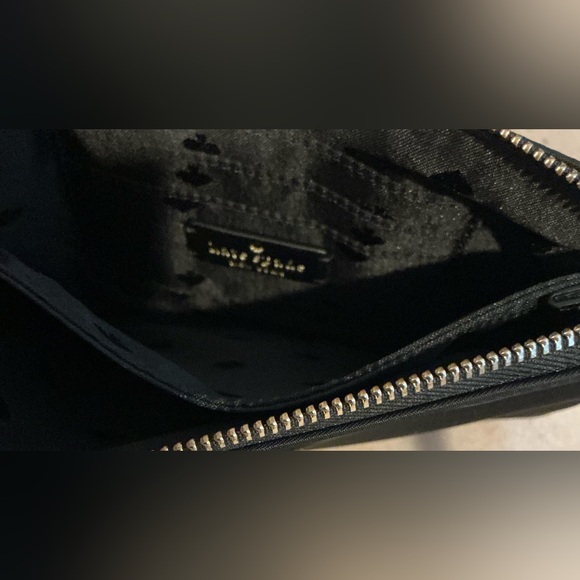 Kate Spade ♠️ New Yorkk Chelsea medium wristlet - Picture 4 of 4